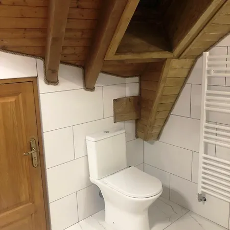 Leslie Apartment